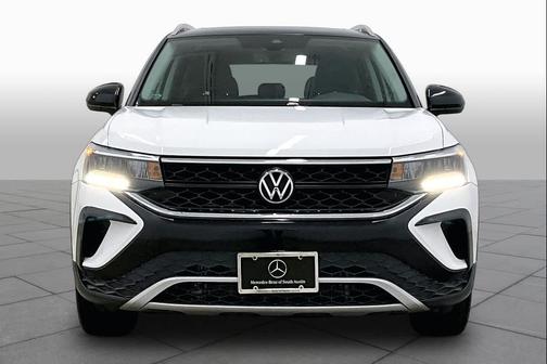 Pure White w/Deep Black Roof 2023 Volkswagen Taos 1.5T SE