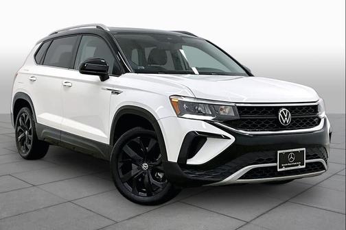Pure White w/Deep Black Roof 2023 Volkswagen Taos 1.5T SE