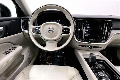 2024 Volvo S60 B5 Plus Dark Theme