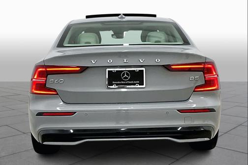 2024 Volvo S60 B5 Plus Dark Theme