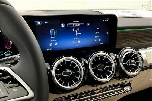 Polar White 2026 Mercedes-Benz GLB 250 Base