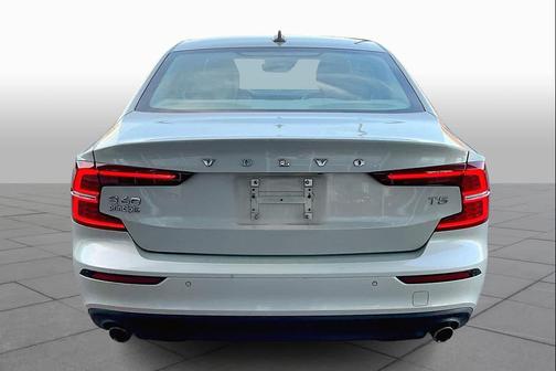 2020 Volvo S60 T5 Momentum