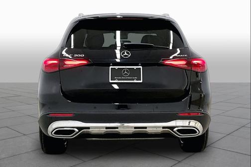 Obsidian Black Metallic 2026 Mercedes-Benz GLC 300 4MATIC