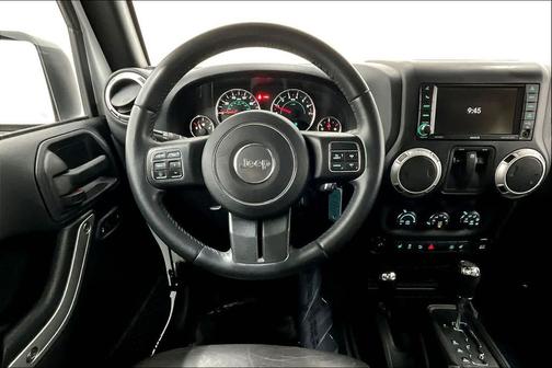 Bright White Clearcoat 2017 Jeep Wrangler Sahara