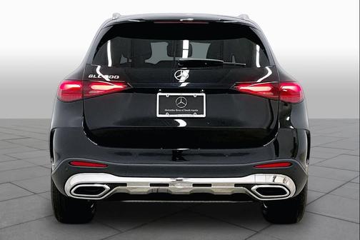 040/Black 2026 Mercedes-Benz GLC 300 Base