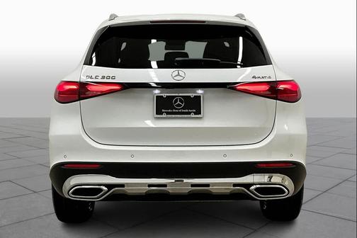 MANUFAKTUR Moonlight White Metallic 2026 Mercedes-Benz GLC 300 4MATIC
