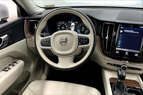 2021 Volvo XC60 T5 Momentum