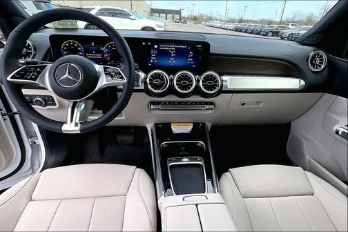 Polar White 2026 Mercedes-Benz GLB 250 4MATIC