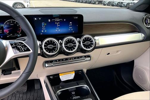 Polar White 2026 Mercedes-Benz GLB 250 4MATIC