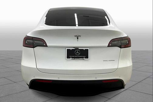 2022 Tesla Model Y Long Range Dual Motor All-Wheel Drive