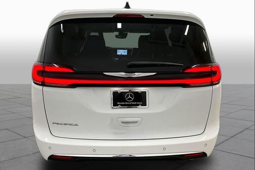 Bright White Clearcoat 2024 Chrysler Pacifica Touring L