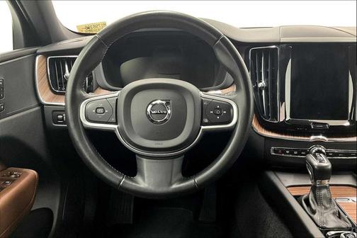 2021 Volvo XC60 T5 Momentum