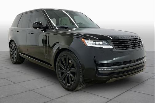 Santorini Black Metallic 2026 Land Rover Range Rover P550e SE
