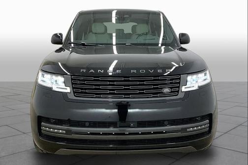 Santorini Black Metallic 2026 Land Rover Range Rover P550e SE