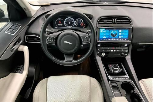 2017 Jaguar F-PACE 35t Prestige