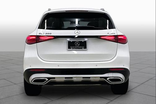 Polar White 2026 Mercedes-Benz GLC 300 4MATIC