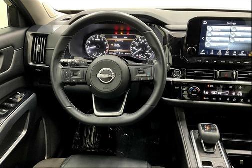 2022 Nissan Pathfinder SL 2WD