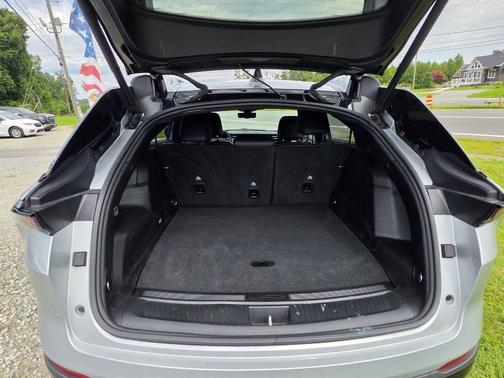 Silver Zynith Clearcoat 2024 Jeep Wagoneer S Launch Edition