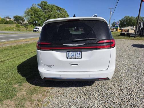 Bright White Clearcoat 2025 Chrysler Pacifica L
