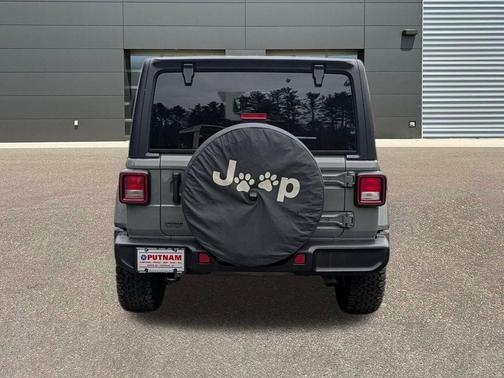 2023 Jeep Wrangler 4-Door Sahara 4x4