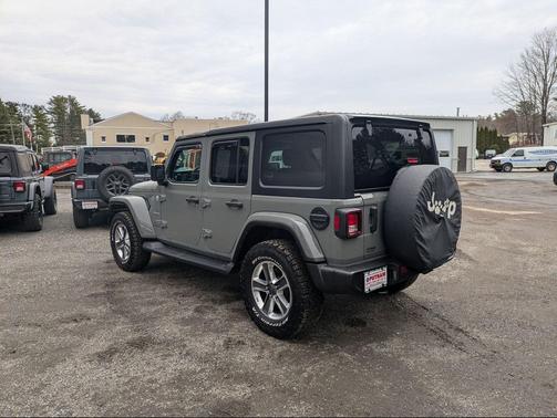 2023 Jeep Wrangler 4-Door Sahara 4x4