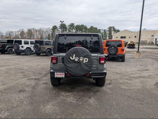 2023 Jeep Wrangler 4-Door Sahara 4x4