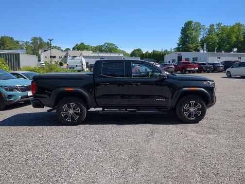 Onyx Black 2025 GMC Canyon AT4