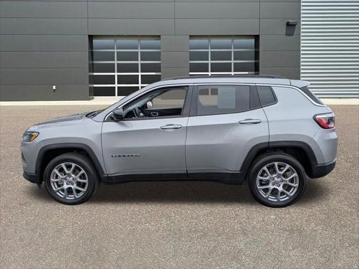 2022 Jeep Compass Latitude Lux