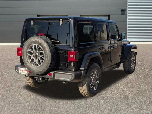2026 Jeep Wrangler 4-Door Sahara 4x4