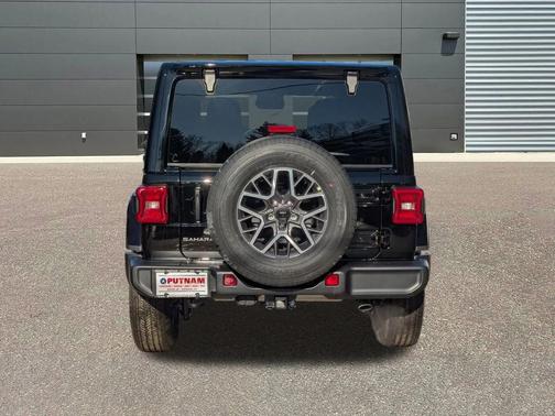 2026 Jeep Wrangler 4-Door Sahara 4x4