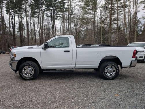 2024 RAM 3500 Tradesman Regular Cab 4x4 8' Box