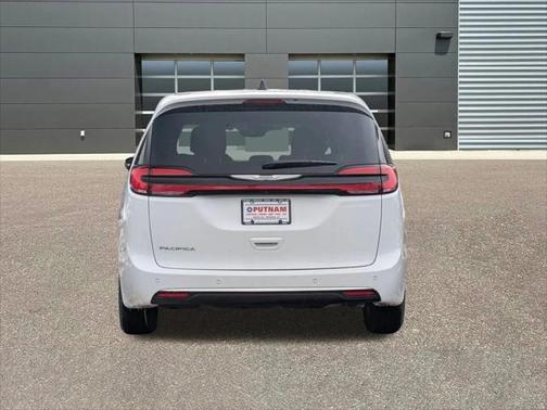 2025 Chrysler Pacifica L