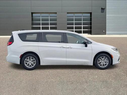 2025 Chrysler Pacifica L