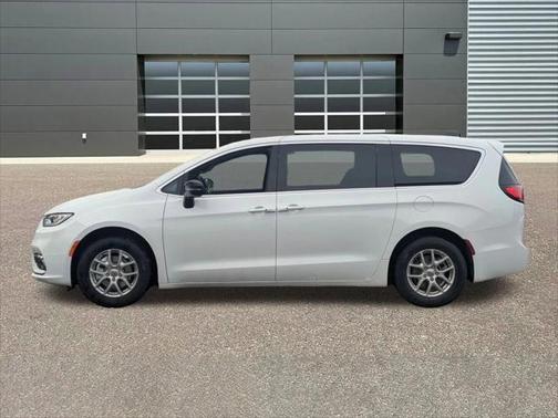 2025 Chrysler Pacifica L