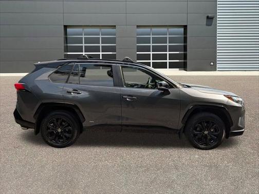 2022 Toyota RAV4 Hybrid SE