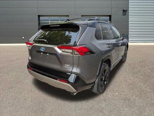2022 Toyota RAV4 Hybrid SE