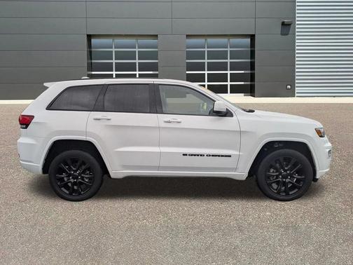2022 Jeep Grand Cherokee Laredo