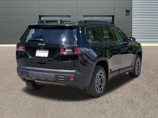 Diamond Black Crystal Pearlcoat 2026 Jeep Cherokee Limited
