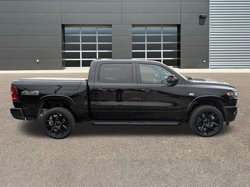 Diamond Black Crystal Pearlcoat 2026 RAM 1500 Laramie