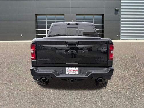 Diamond Black Crystal Pearlcoat 2026 RAM 1500 Laramie