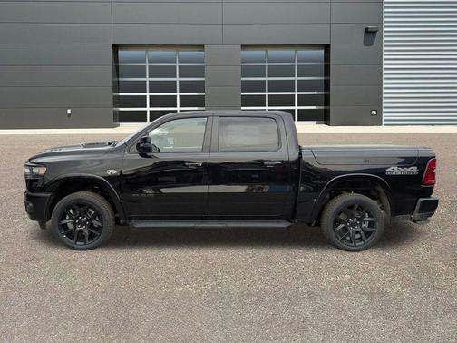 Diamond Black Crystal Pearlcoat 2026 RAM 1500 Laramie