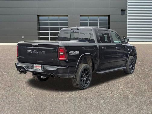 Diamond Black Crystal Pearlcoat 2026 RAM 1500 Laramie