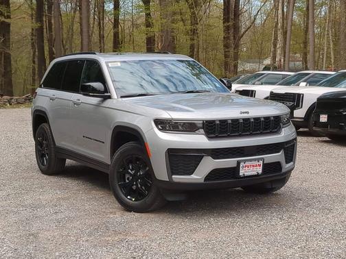 Silver Zynith 2026 Jeep Grand Cherokee Altitude