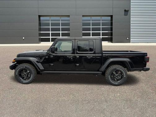 Black Clearcoat 2026 Jeep Gladiator Sport