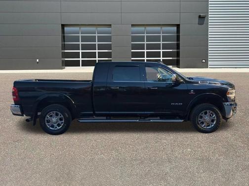 Diamond Black Crystal Pearlcoat 2020 RAM 3500 Laramie Mega Cab 4x4 6'4' Box