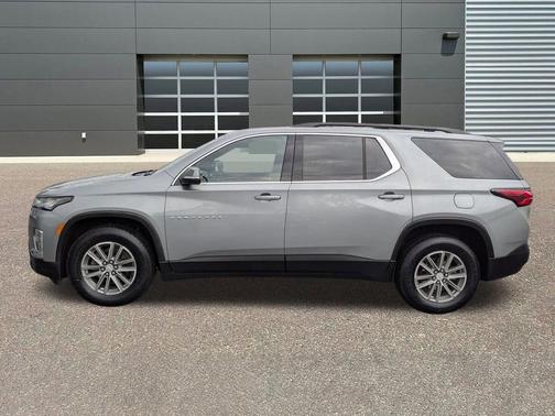 Sterling Gray Metallic 2023 Chevrolet Traverse LT Cloth