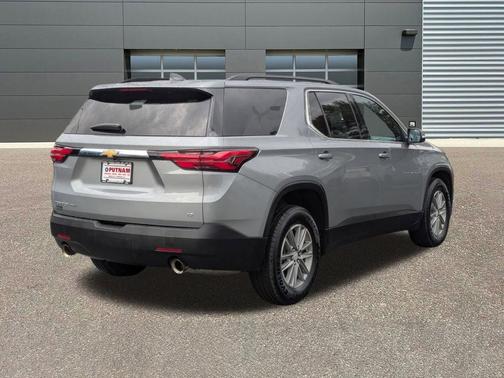 Sterling Gray Metallic 2023 Chevrolet Traverse LT Cloth