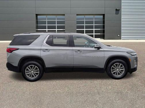 Sterling Gray Metallic 2023 Chevrolet Traverse LT Cloth