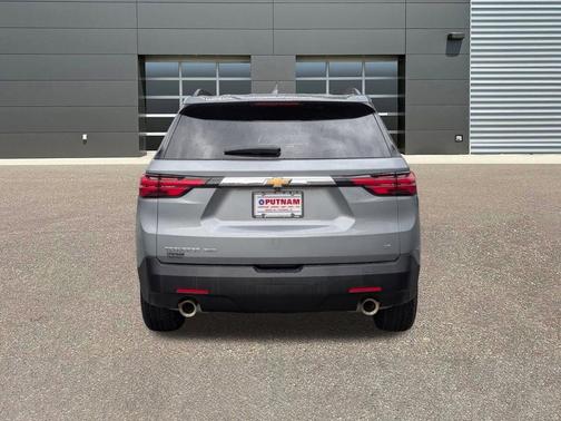 Sterling Gray Metallic 2023 Chevrolet Traverse LT Cloth