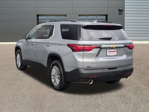 Sterling Gray Metallic 2023 Chevrolet Traverse LT Cloth